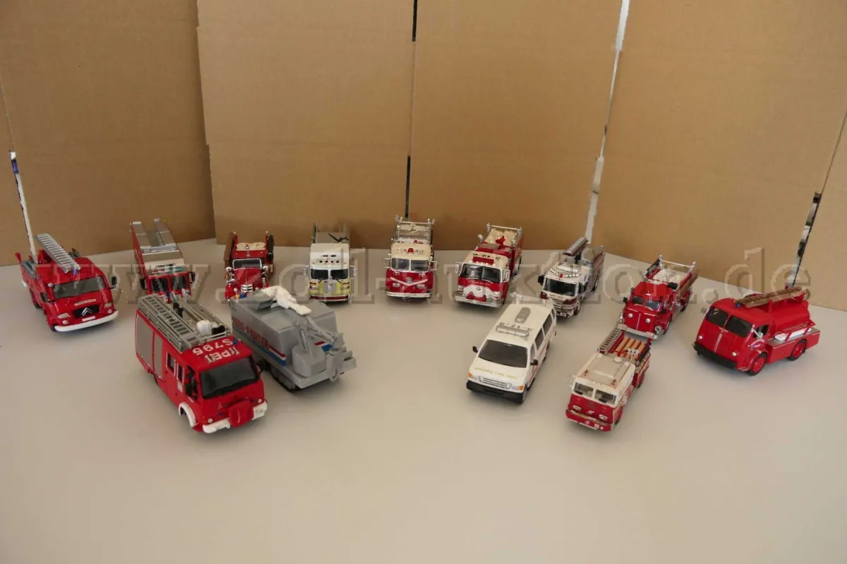 1 lot de 13 modèles de pompiers Del Prado, échelles diverses