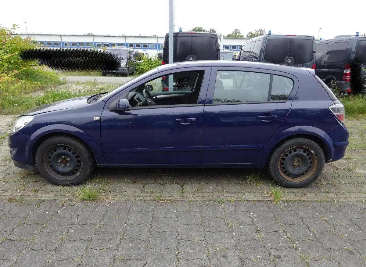 1 Opel Astra hatchback sedan ojetý