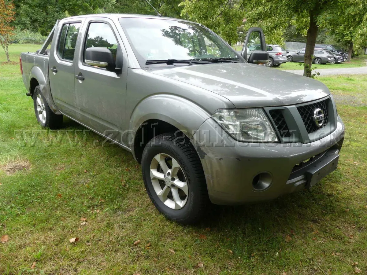 1 Nissan Navara 2.5 dCi DPF Double Cab XE 4x4 *Differentialsperre*AHK