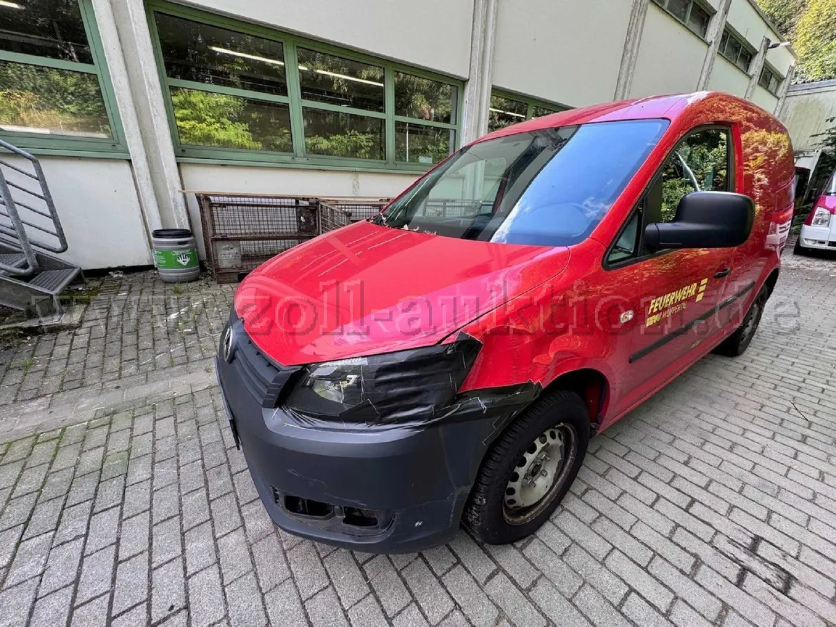 1 VW Caddy panel van (accident damage)