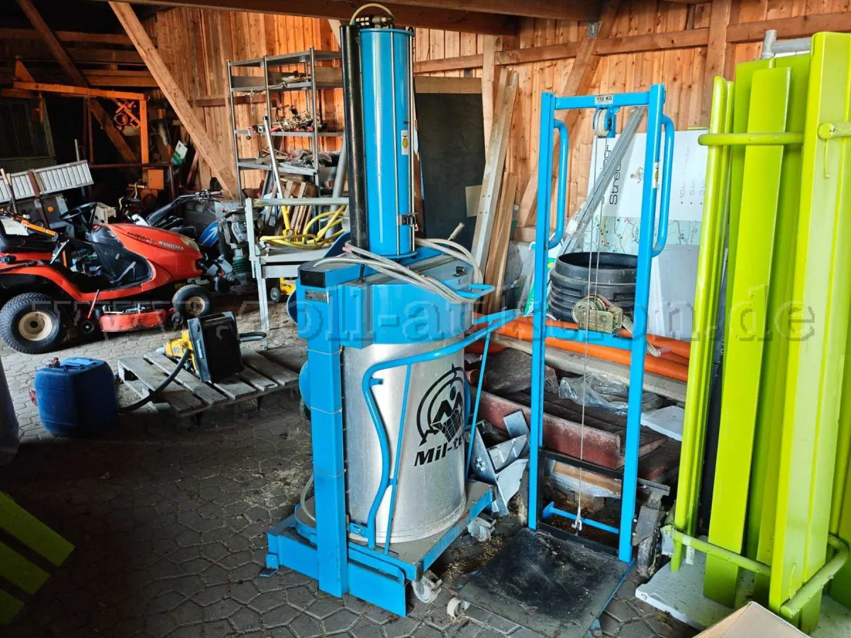 1 Mil-tek Müllpresse VAP 200l + Hebevorrichtung
