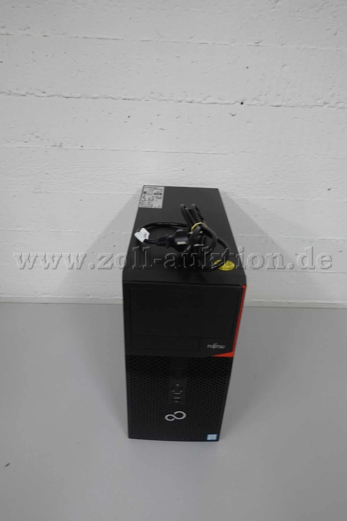 19 Fujitsu Esprimo P556, mit Netzkabel