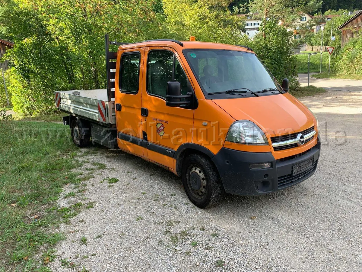 1 Opel Movano double cab flatbed