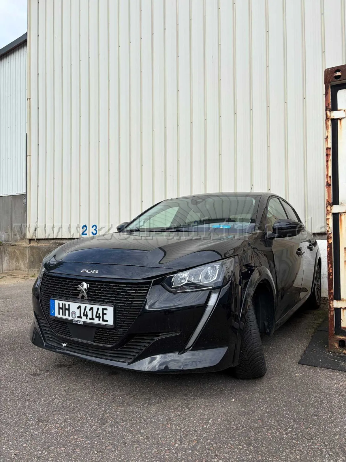 1 Peugeot E-208, vollelektrisch - Unfall / Teilespender