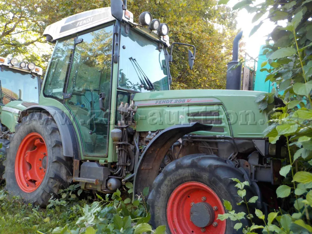 1 smalspoor tractor Fendt 208 V