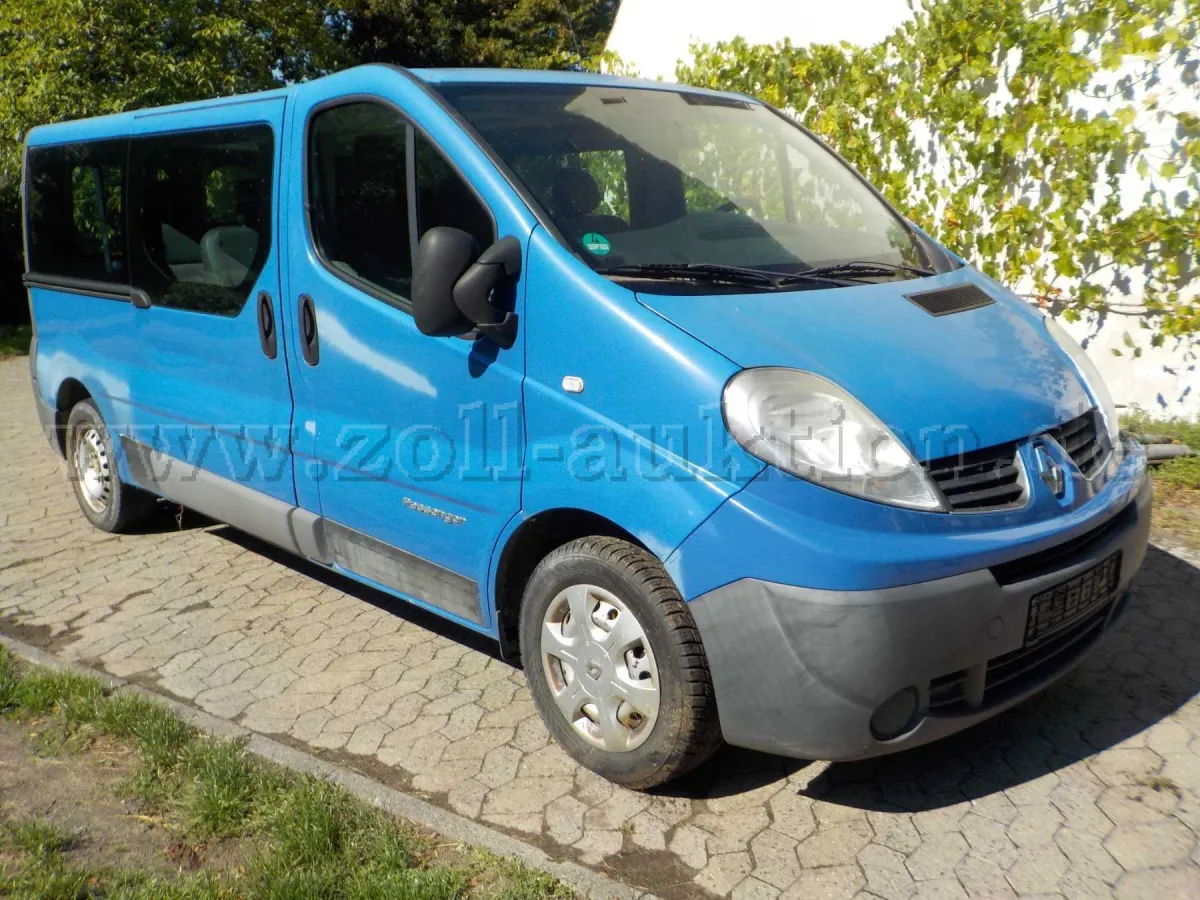 1 Renault Traffic Passenger DCI 115 (9 míst)