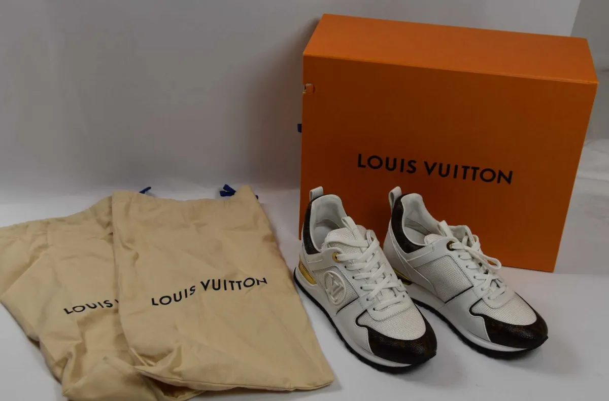 1 Paar Sneaker „Louis Vuitton“ Run Away Gr. 35