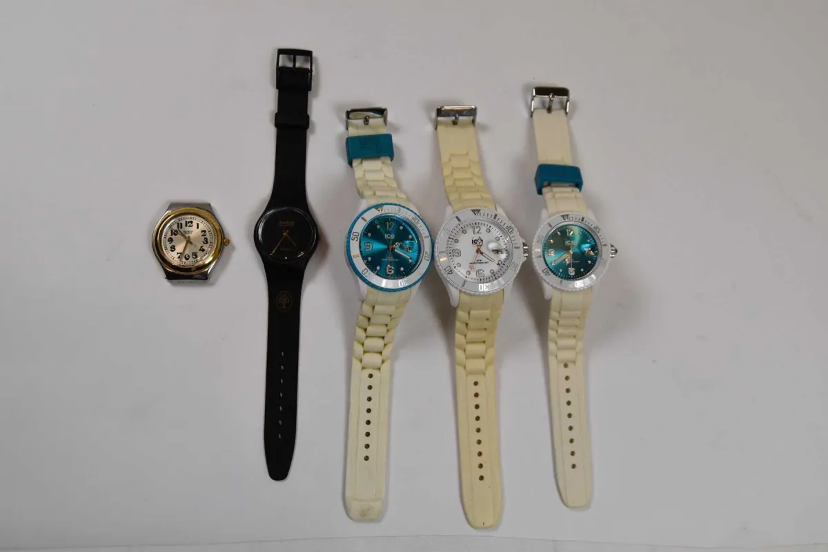 5 używanych zegarków marek "Swatch" & "Ice-Watch"