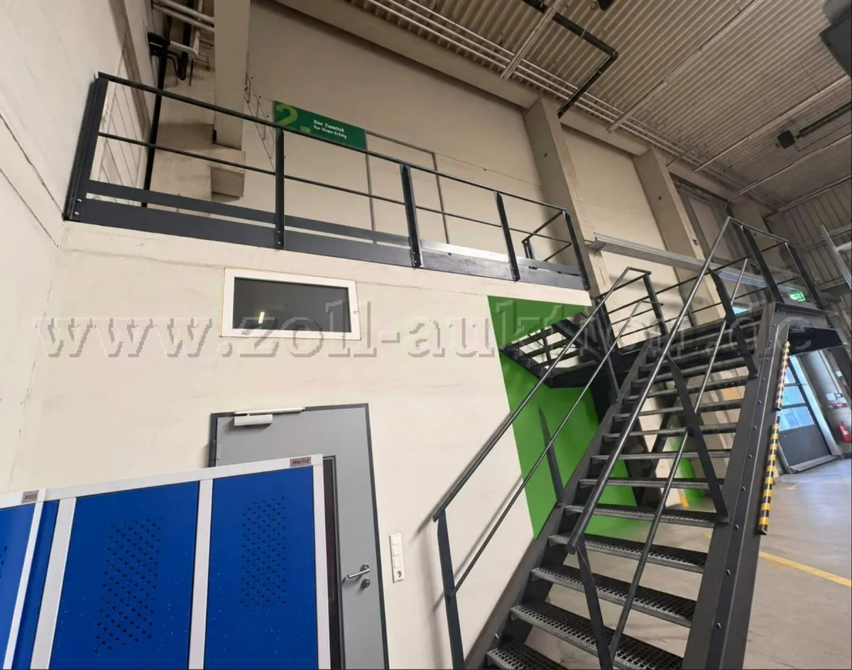 1 Stahltreppe mit Podest - 20 Stufen