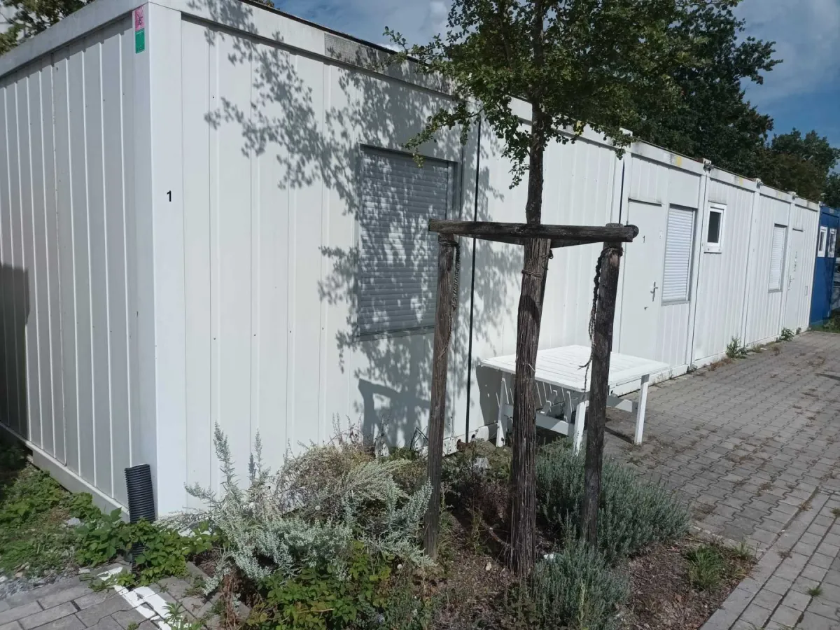 1 Containeranlage mit Sanitärcontainer, Firma Containex, Wien