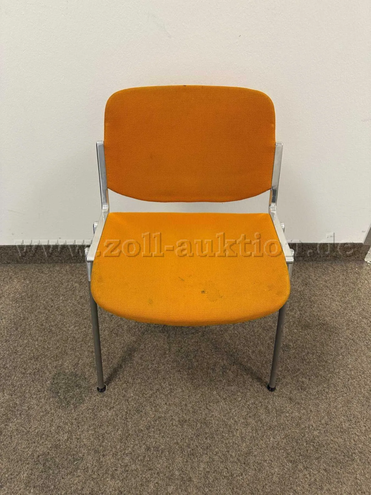 15 chaises visiteurs Castelli