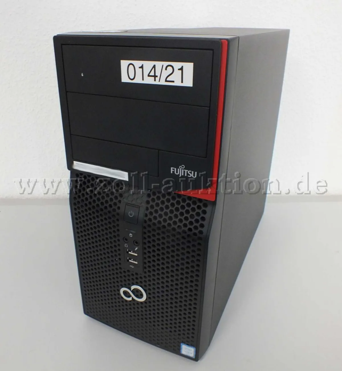 1 Computer - Fujitsu Esprimo P556/E90+