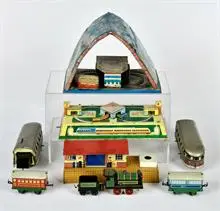 Lot de trains, accessoires de chemin de fer, etc.
