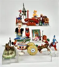 Lot de jouets en fer-blanc