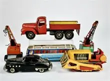 Lot de jouets en fer-blanc