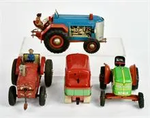 Gama entre autres, 4 tracteurs