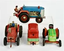 Gama entre autres, 4 tracteurs