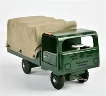 Camion de transport de troupes avec soldats
