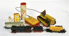 Lot Shell, Arnold, pompe à essence, pompiste, loco avec wagon Shell et autres