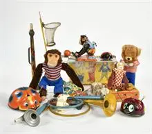 Lot de jouets en tôle