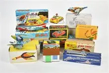 Lot de jouets en fer-blanc