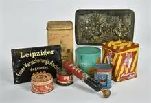 Lot blikken bussen en borden
