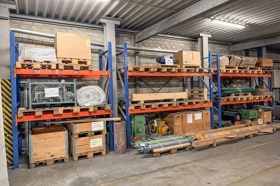 3 palletstellingen, ca. 8,8 strekkende meter