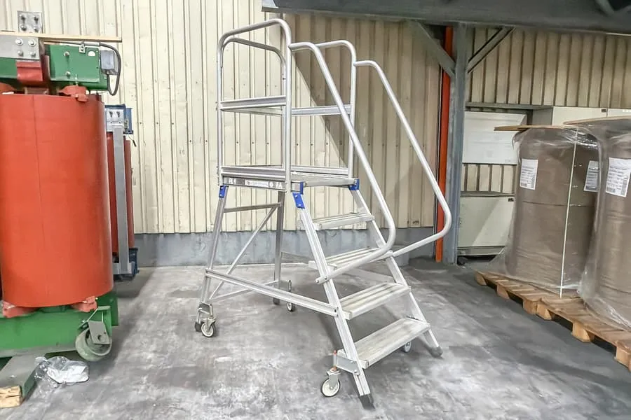 Échelle à plateforme en aluminium, 5 marches