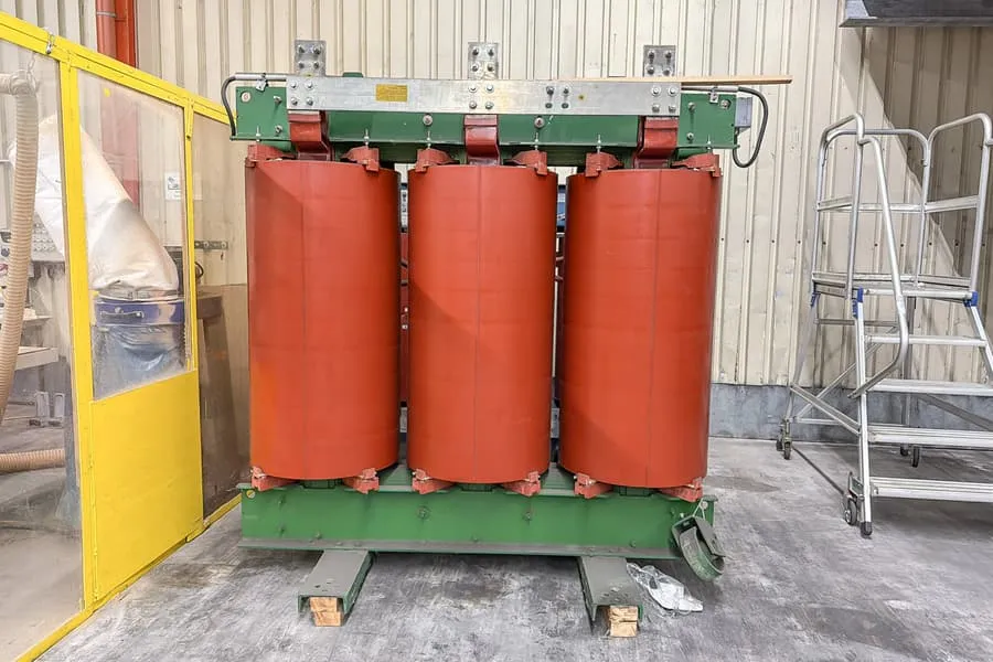 Transformator trifazat