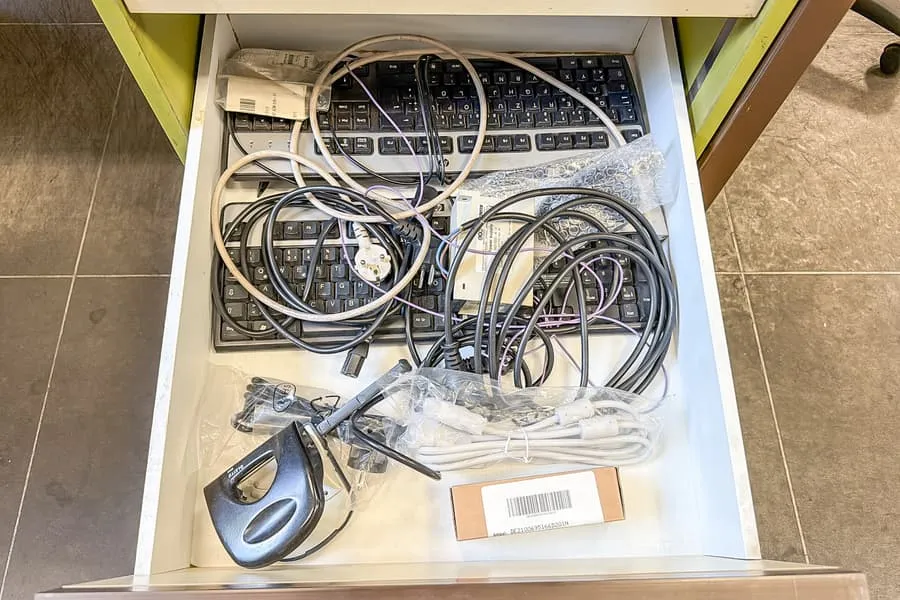 Inhalt von 6 Laden: Büromaterial und EDV Bedarf