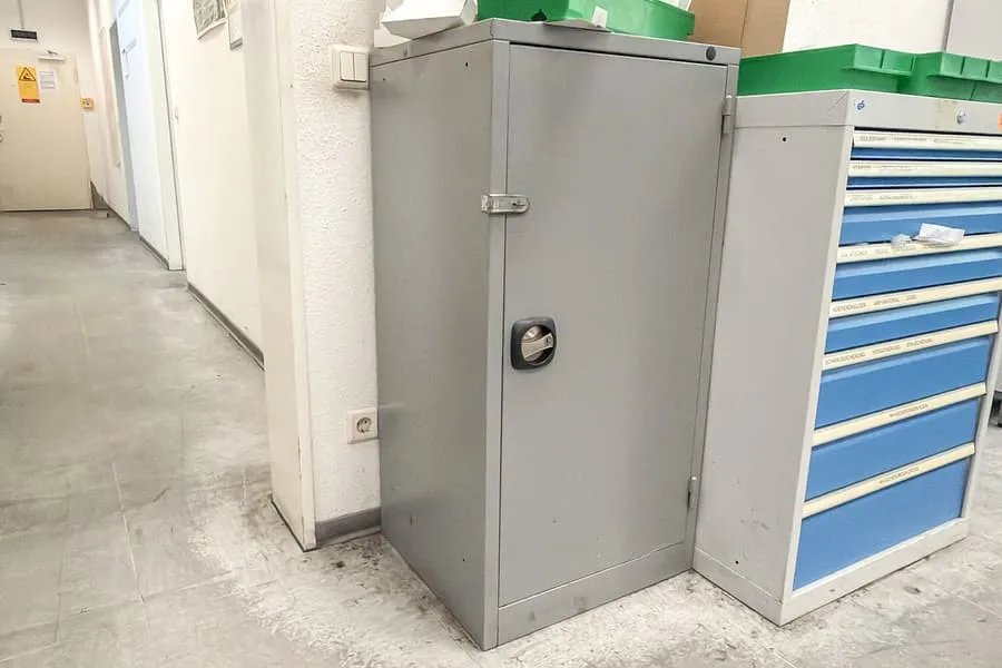 金属柜