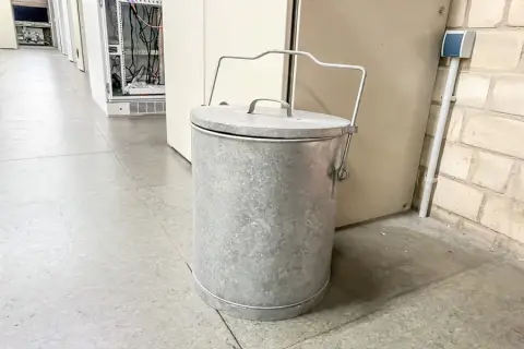Seau en métal