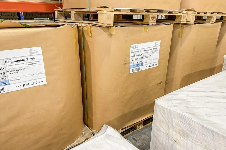 4 rolls coated industrial packaging paper Walki Graphic 84