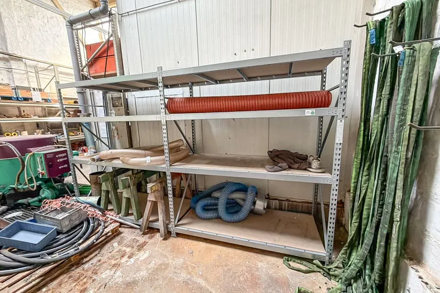 Slot-in shelving Meta