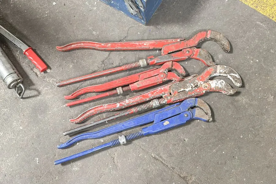 4 boru anahtarı