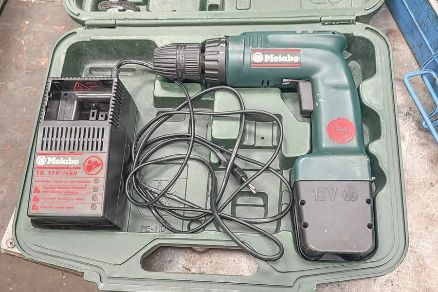 Аккумуляторная отвертка Metabo