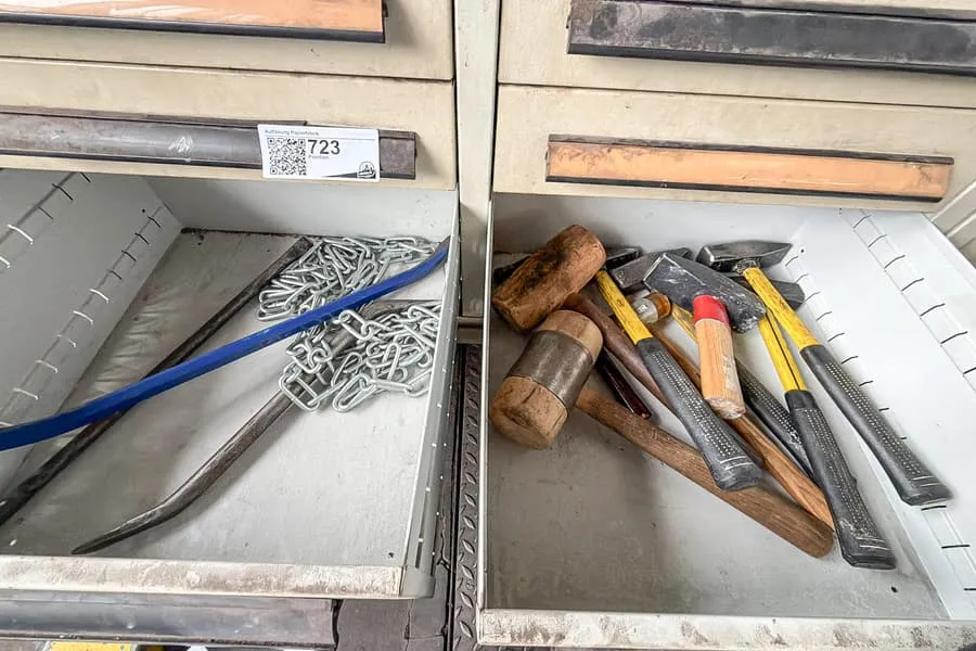 Inhoud van 2 winkels: handgereedschap