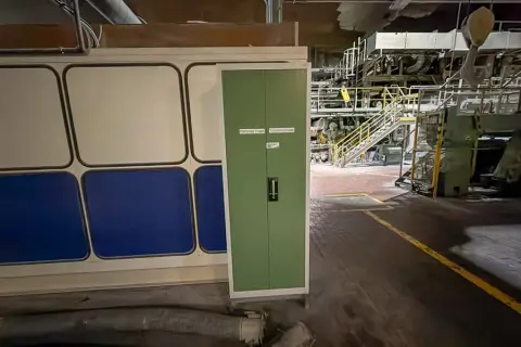 Armoire de stockage avec civière de sauvetage