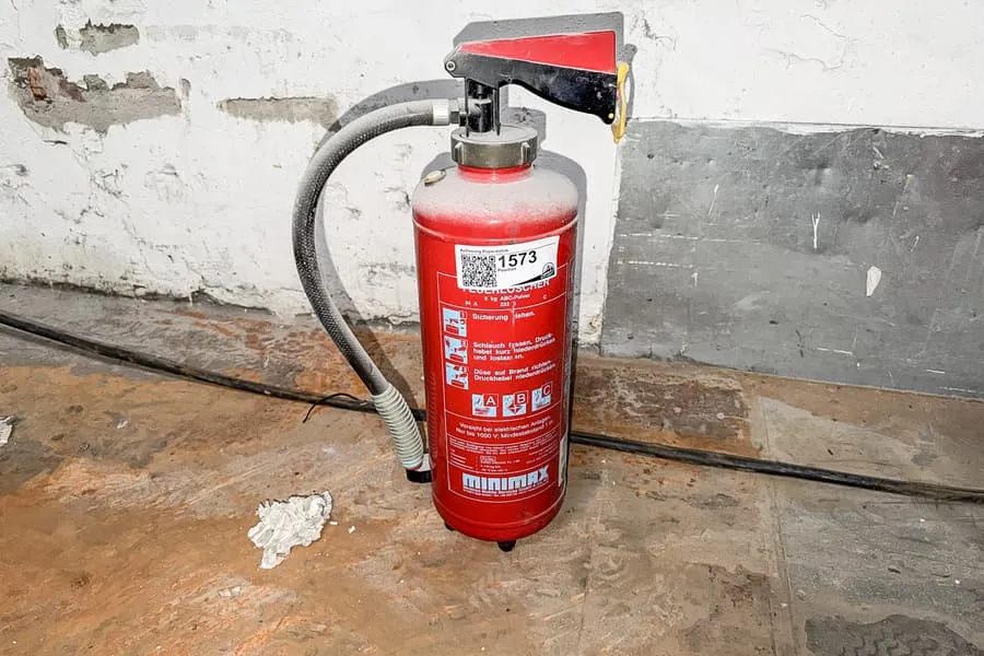 Fire extinguisher, 6 kg ABC powder