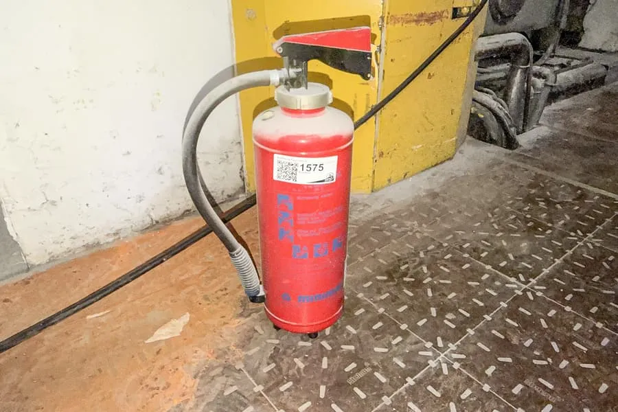 Fire extinguisher, 6 kg ABC powder