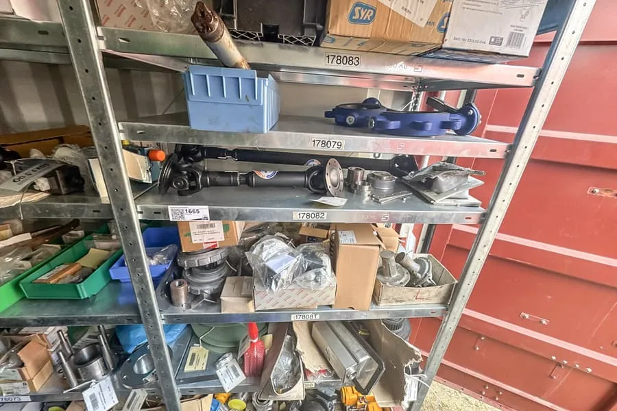 Inhoud stellingvak: machineonderdelen