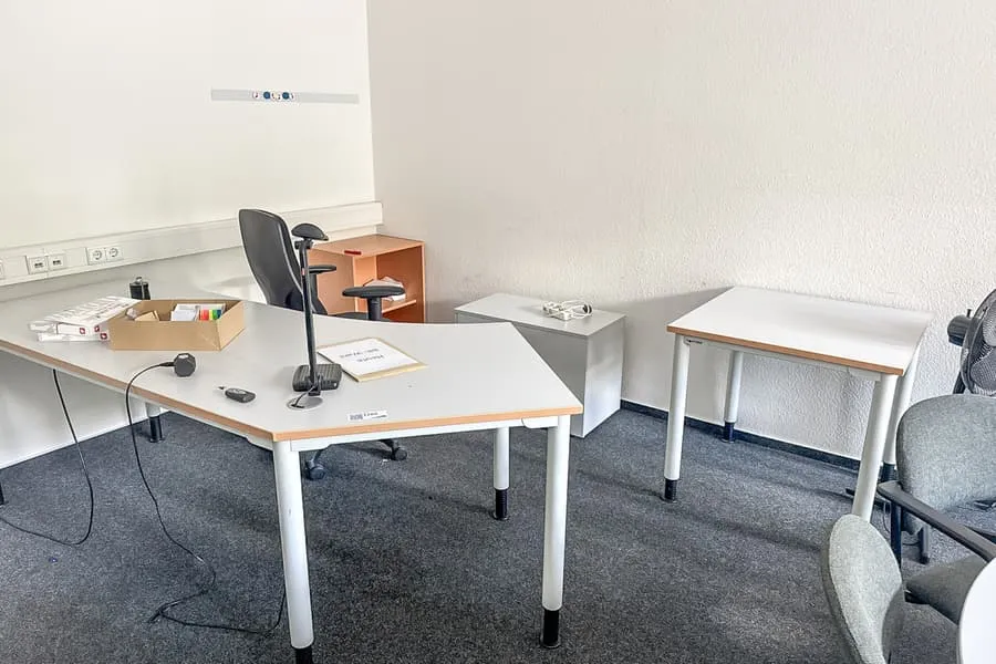 Lot de mobilier de bureau