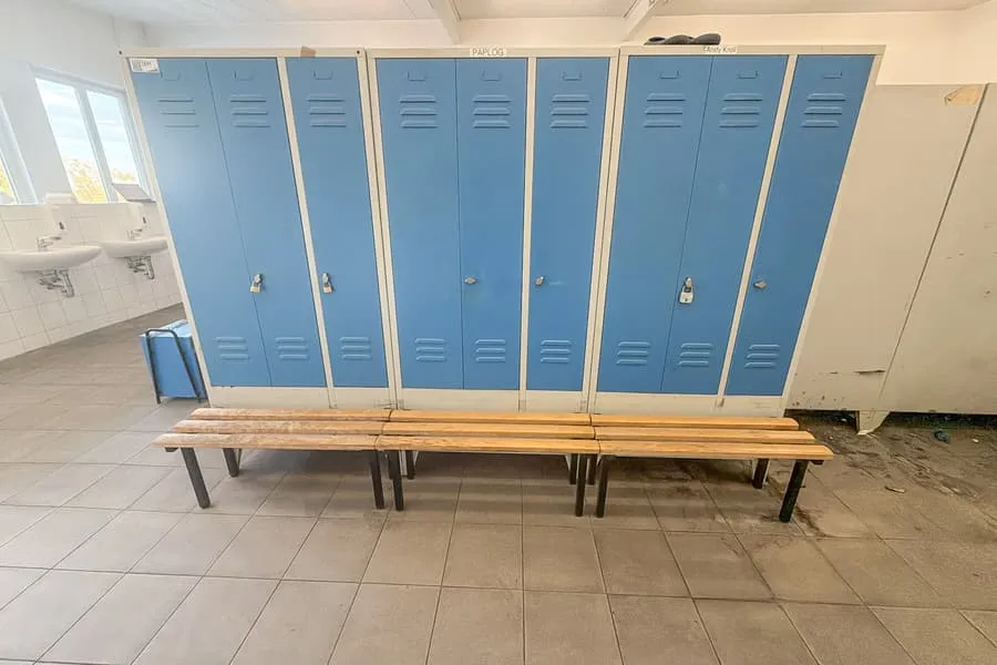 7 lockers, elk met 3 deuren