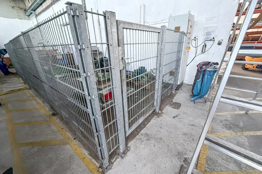 Ograda, cca 14 m dužnih