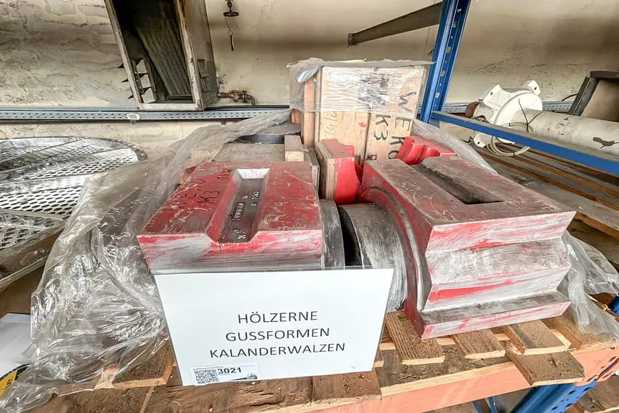 Palette mit Hölzernen Gussformen für Kalanderwalzen