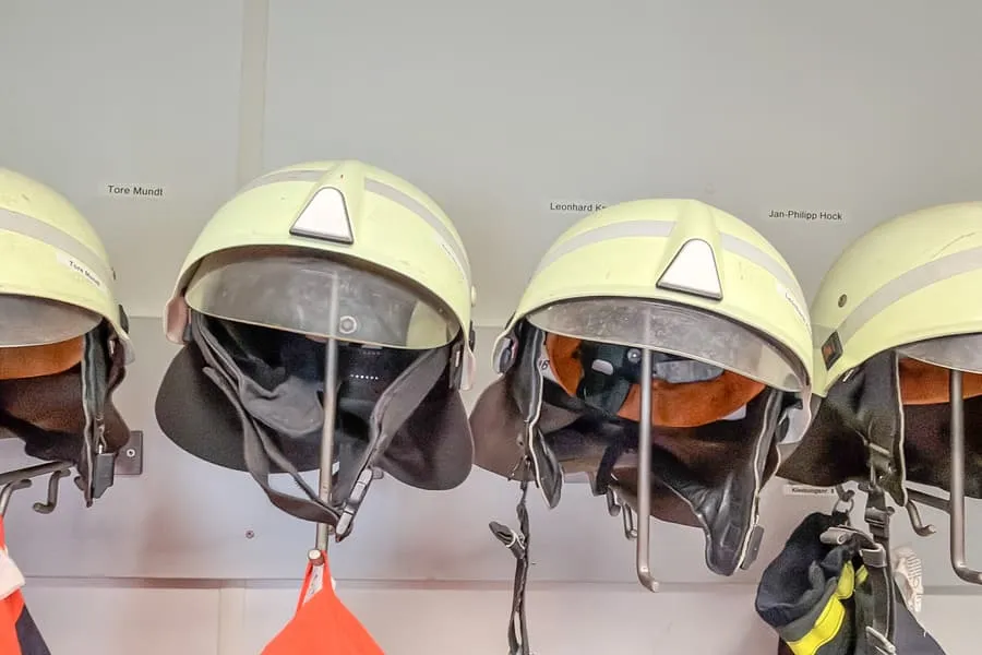 2 casques de protection Schuberth