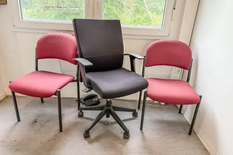 3 chaises