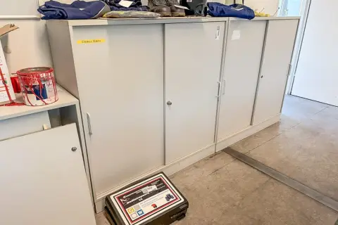 2 armoires à portes coulissantes