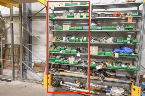 Contenu d'étagère : pièces de rechange pour machine à emballer les rouleaux
