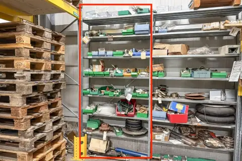 Contenu d'étagère : pièces de rechange pour machine d'emballage à rouleaux
